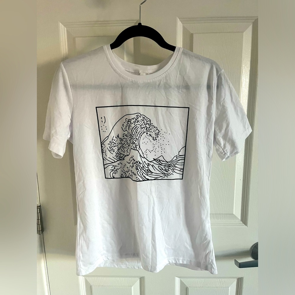 SHEIN Wave print T-shirt size XL (fits like S/M)